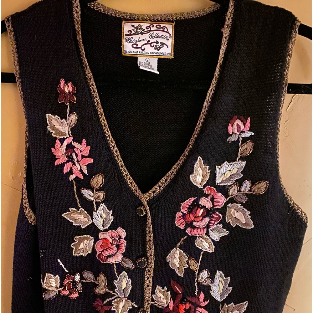 Vintage Heirloom Collectibles Sweater Tank Top